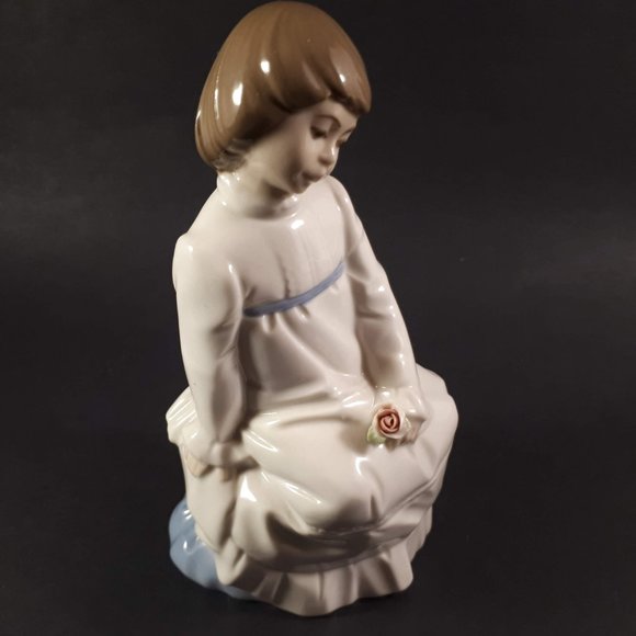 Enrique Nadal Sitting Girl w/ Rose Collectors Edition 1986 Spain - Picture 7 of 8